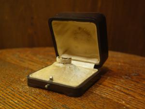 English wood ring display case