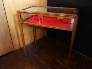English wood display show case