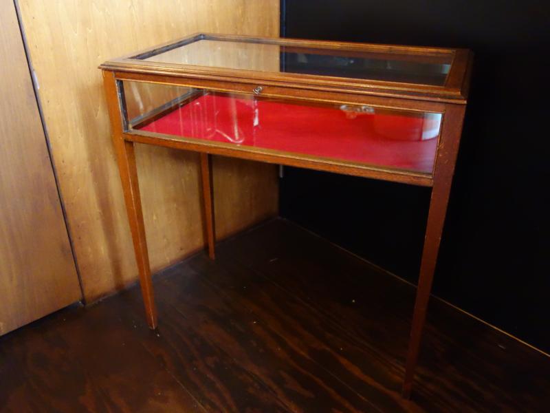 English wood display show case