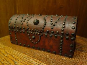 Spanish studs box