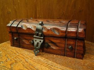 Spanish wood studs box