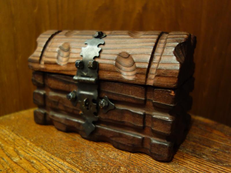 Spanish wood studs box