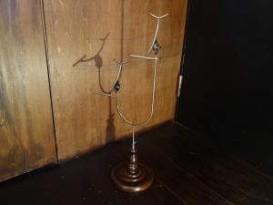 wood shoes display stand