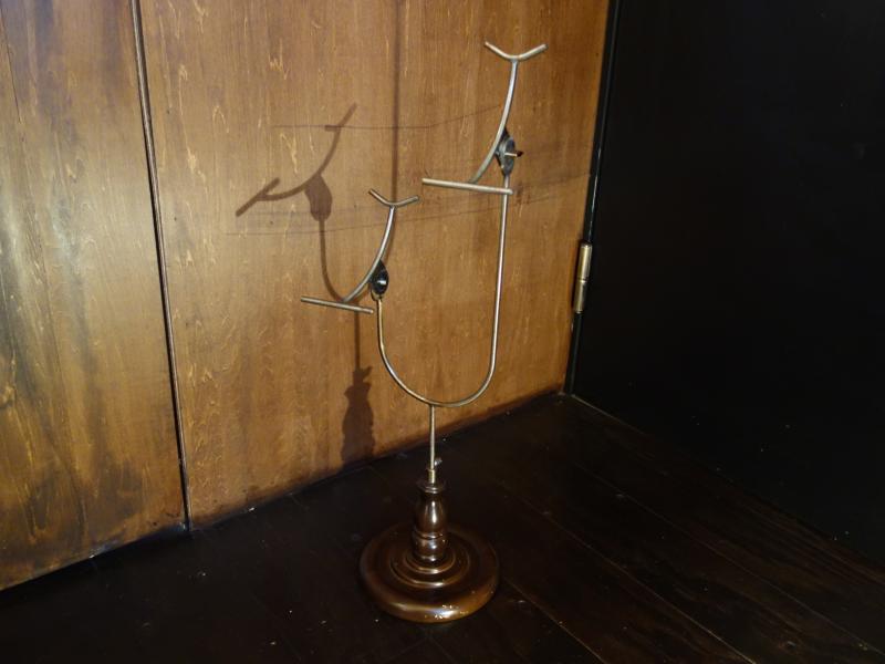 wood shoes display stand