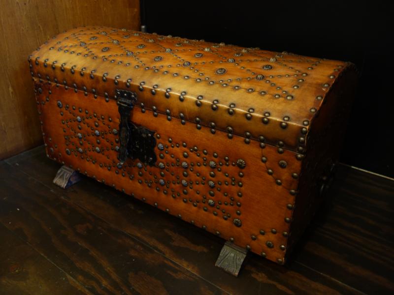 Spanish leather studs trunk box