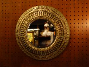 round wall mirror