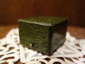 English green ring display case