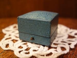 English light blue ring display case