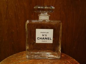CHANEL N°5 glass perfume bottle