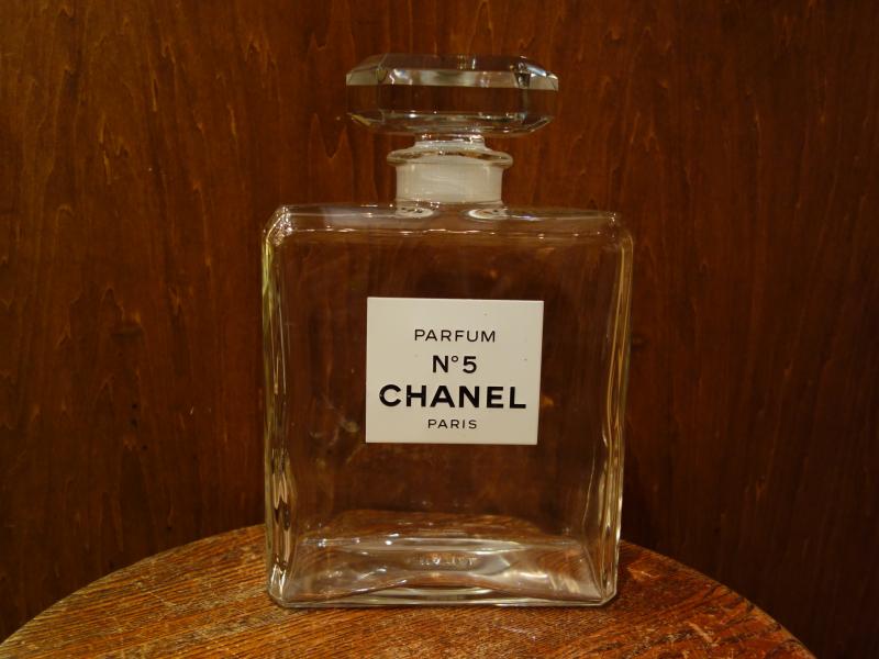 CHANEL N°5 glass perfume bottle