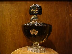 GUERLAIN / SHALIMAR glass perfume bottle