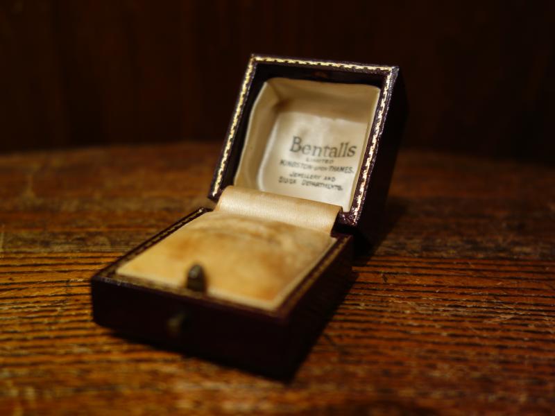 leather ring display case