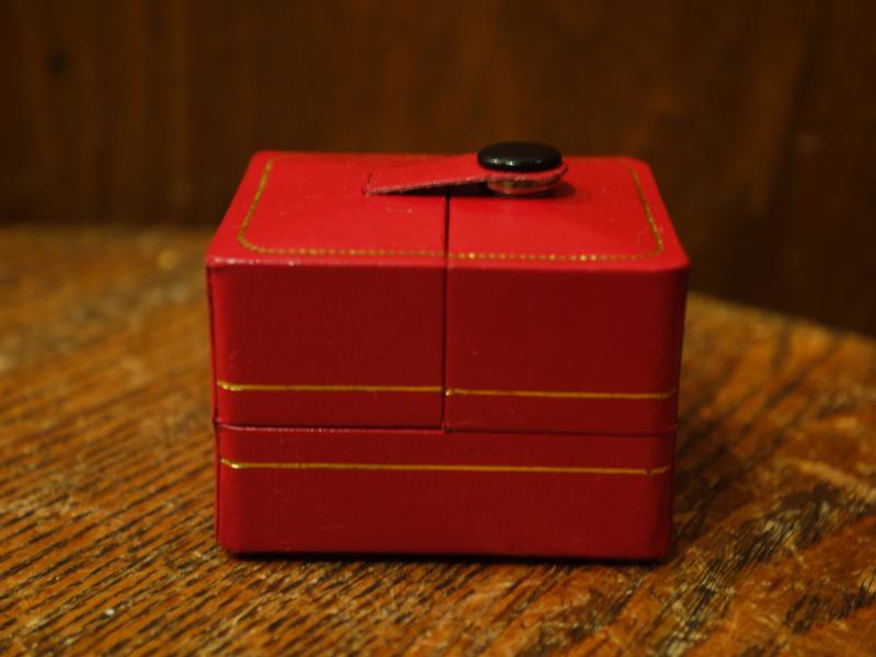 レトロ赤リングケース LCM 7755(6)