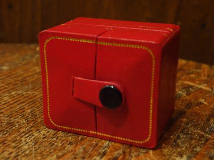 レトロ赤リングケース LCM 7755(C1)