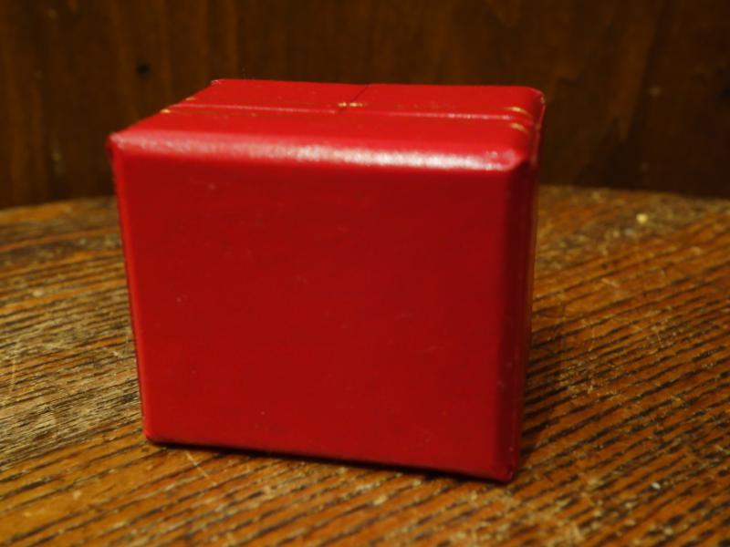 レトロ赤リングケース LCM 7756(7)