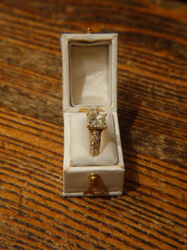 ホワイト系リングケース LCM 7760(2)