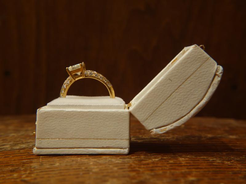 ホワイト系リングケース LCM 7760(3)