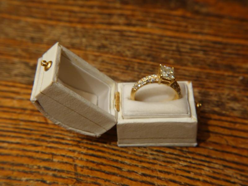 ホワイト系リングケース LCM 7760(4)