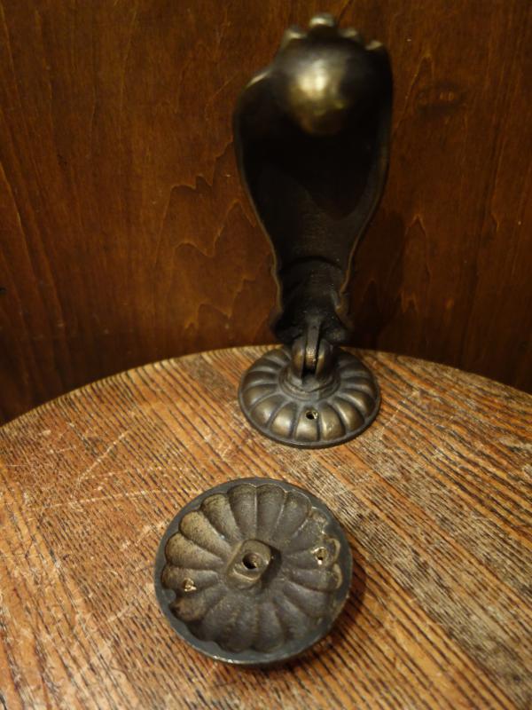 手モチーフ真鍮ドアノッカー　LCM 7761（5）