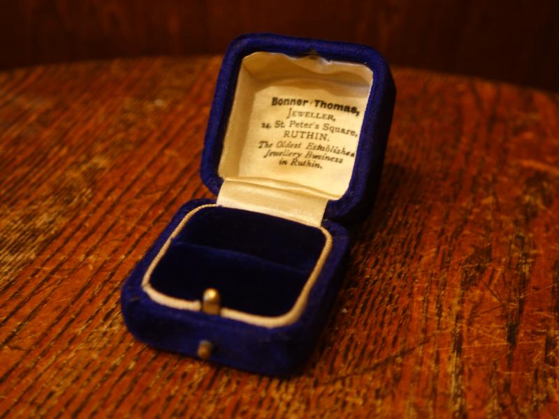 アンティーク青ベルベットリングケース　LCM 7778（2）