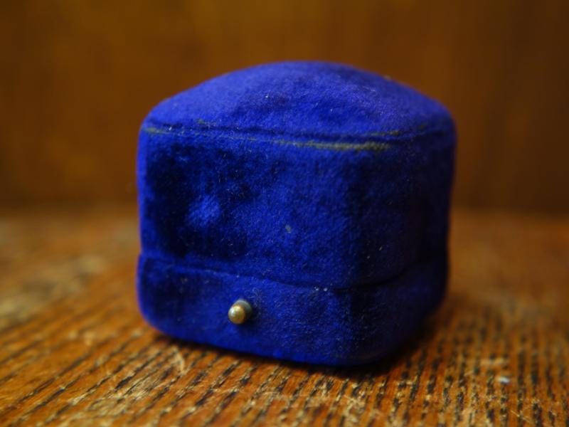 アンティーク青ベルベットリングケース　LCM 7778（3）