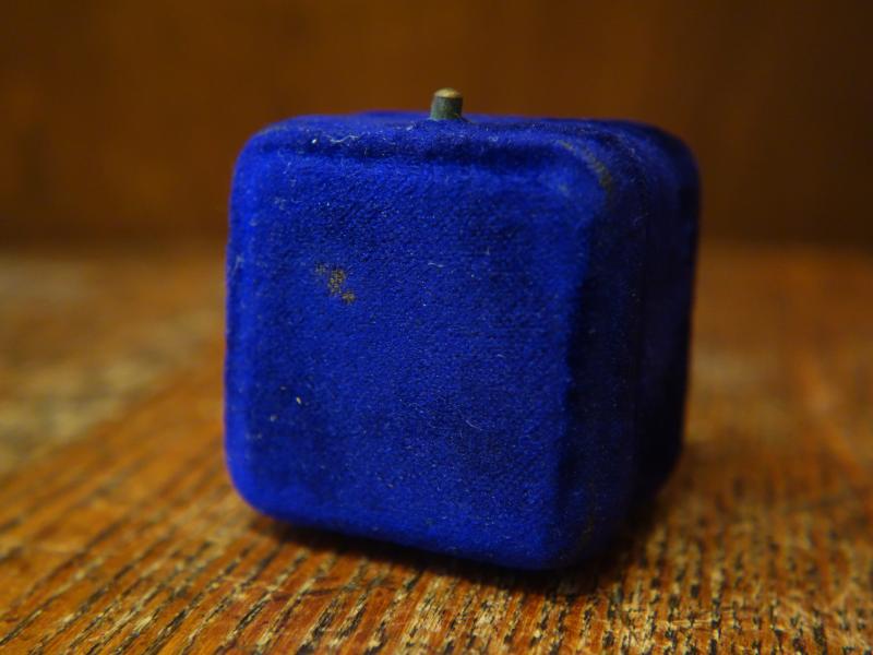 アンティーク青ベルベットリングケース　LCM 7778（5）