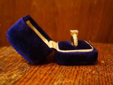 アンティーク青ベルベットリングケース　LCM 7778（C3）