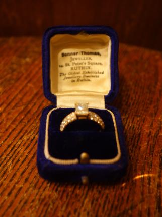 アンティーク青ベルベットリングケース　LCM 7778（C4）