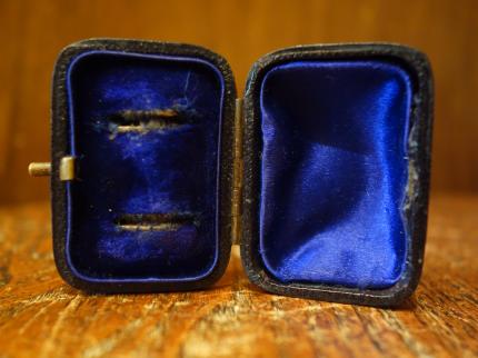 黒系レザージュエリーケース　LCM 7779（C2）