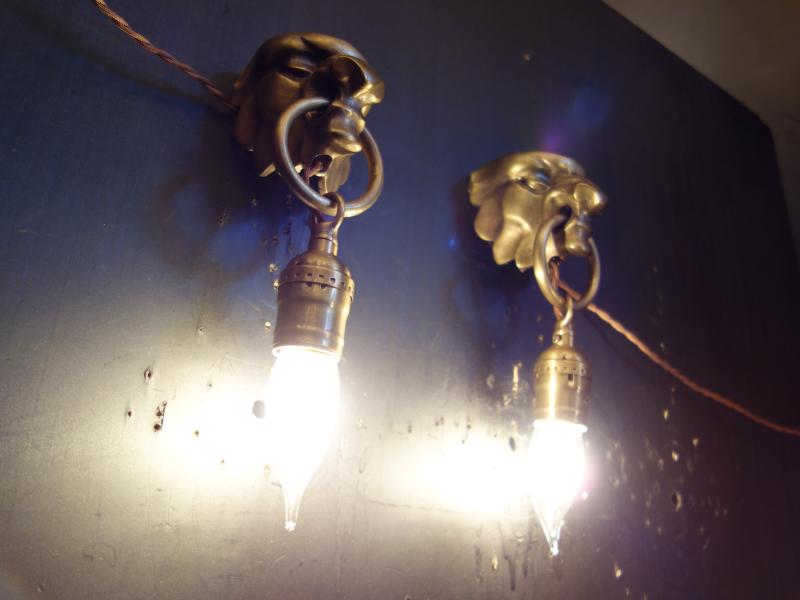 フランス製真鍮顔モチーフウォールランプ　LCB 0633（3）