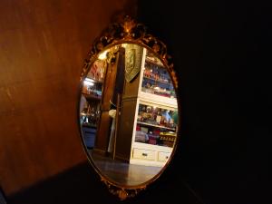 oval wall mirror