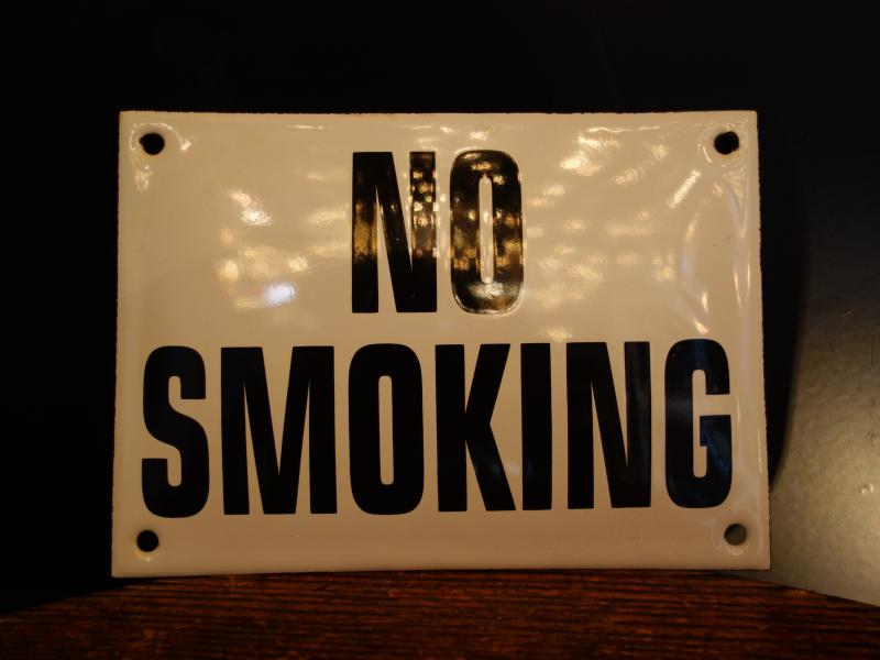 English NO SMOKING sign plate