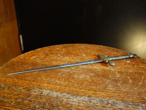 Spanish knight paper nife